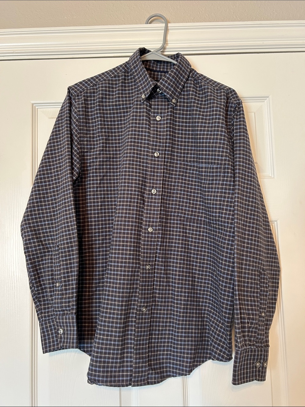 Gray & Navy Plaid Button-Down Shirt